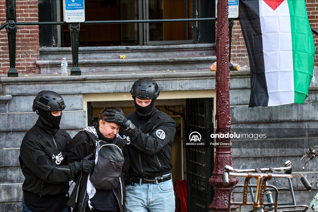 Amsterdam Üniversitesi'nde Filistin yanlısı protesto düzenlendi