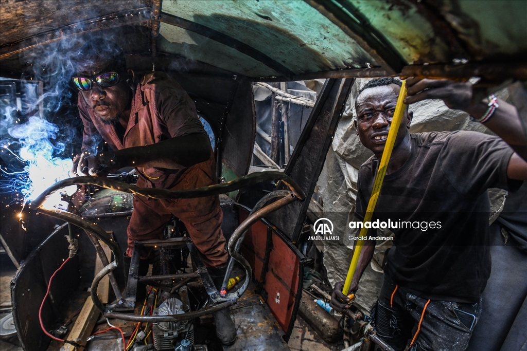 Kenya'da gençler hurdalardan gelecek inşa ediyor