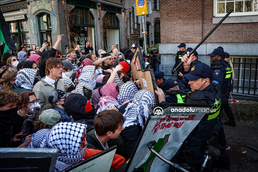Amsterdam Üniversitesi öğrencileri Filistin’e destek için eylem düzenledi