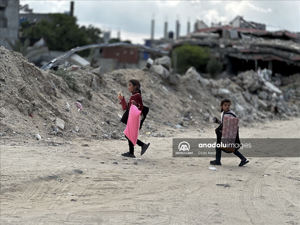 İsrail'in saldırıları sonrası Filistinliler, güvenli bölgelere göç ediyor