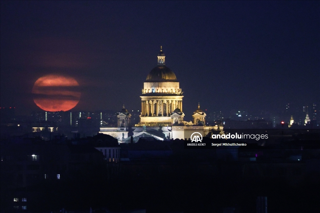 Full moon rises over Saint-Petersburg