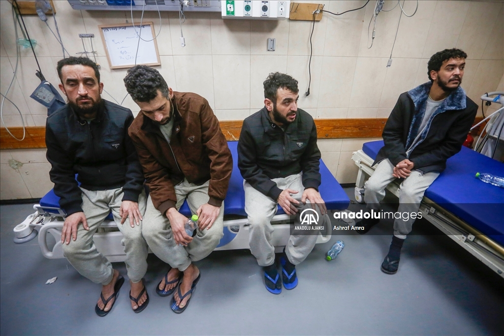 İsrail, Gazze'de alıkoyduğu ve sağlık durumları kötüleşen 9 Filistinliyi salıverdi