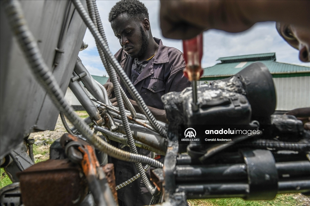 Kenya'da gençler hurdalardan gelecek inşa ediyor