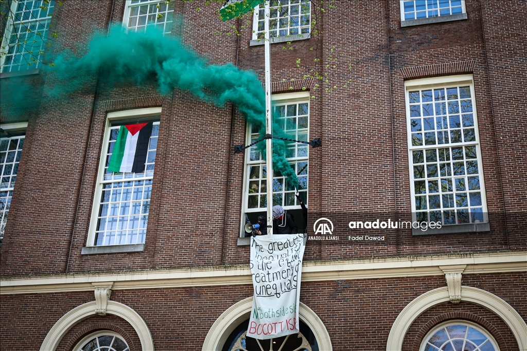 Amsterdam Üniversitesi'nde Filistin yanlısı protesto düzenlendi