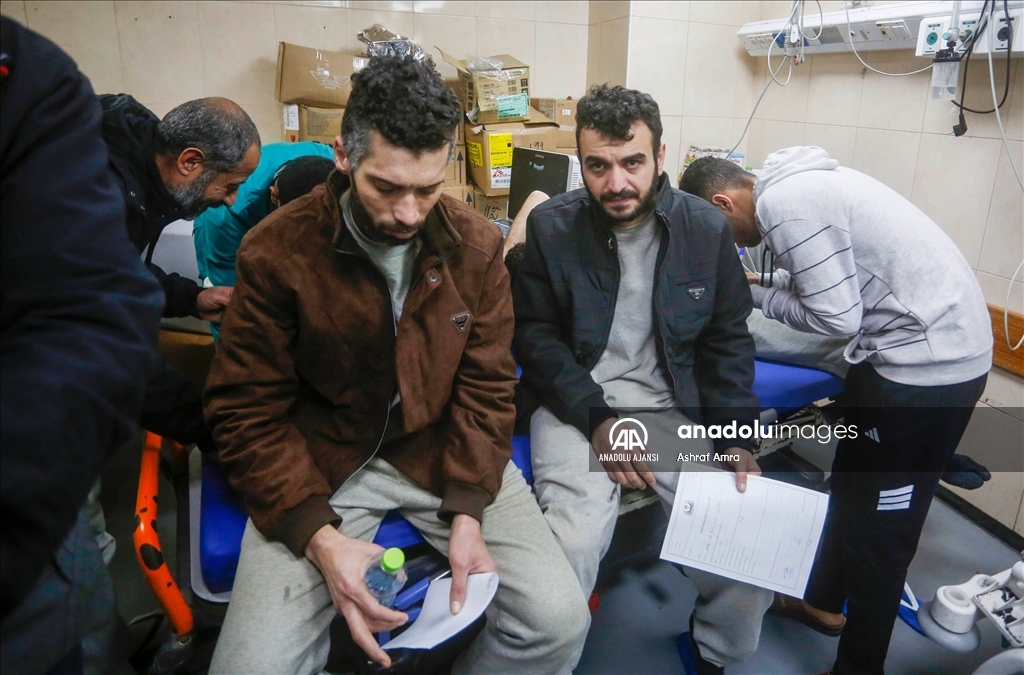 İsrail, Gazze'de alıkoyduğu ve sağlık durumları kötüleşen 9 Filistinliyi salıverdi