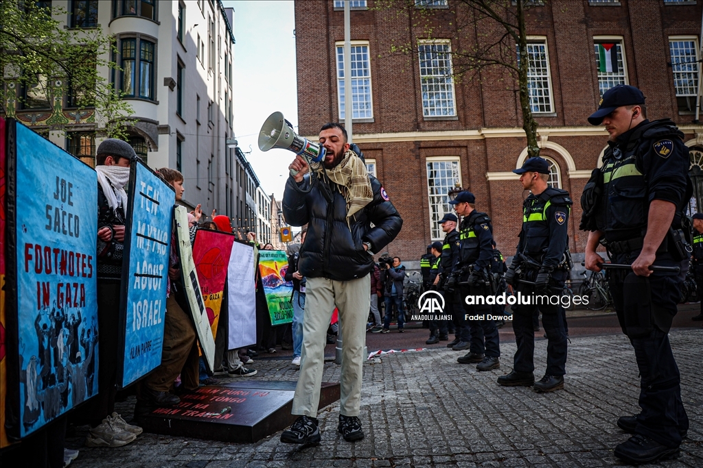 Amsterdam'da Filistin yanlısı öğrencilerin gösterisine polis müdahale etti