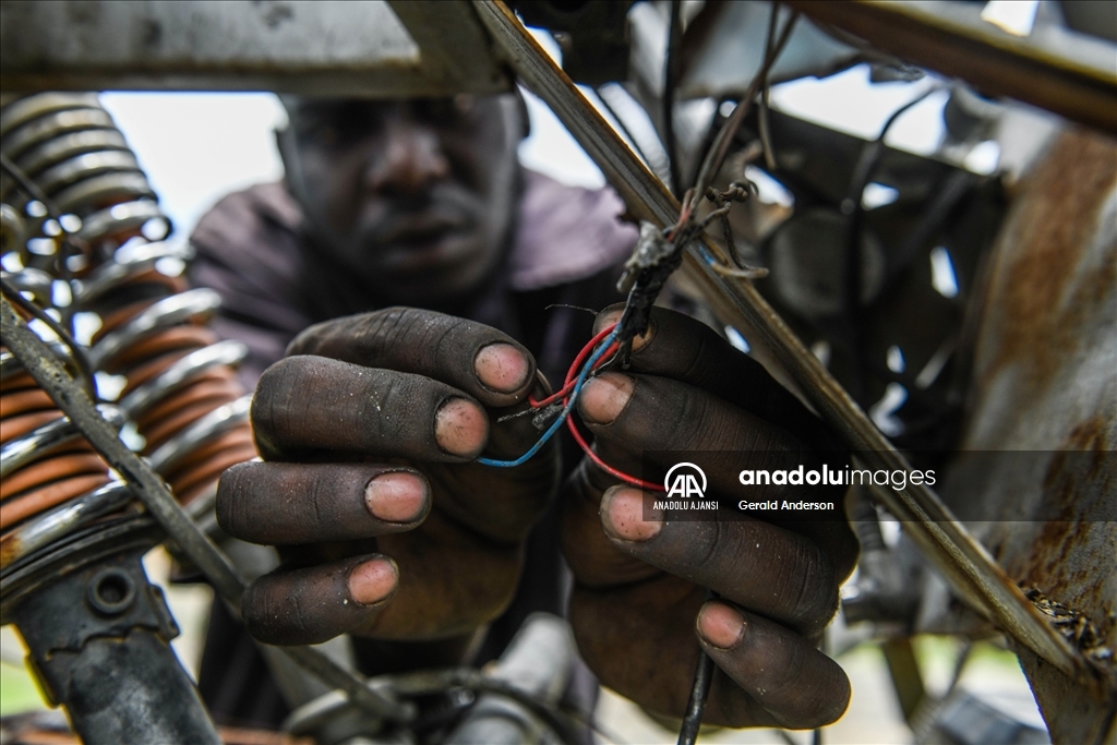 Kenya'da gençler hurdalardan gelecek inşa ediyor