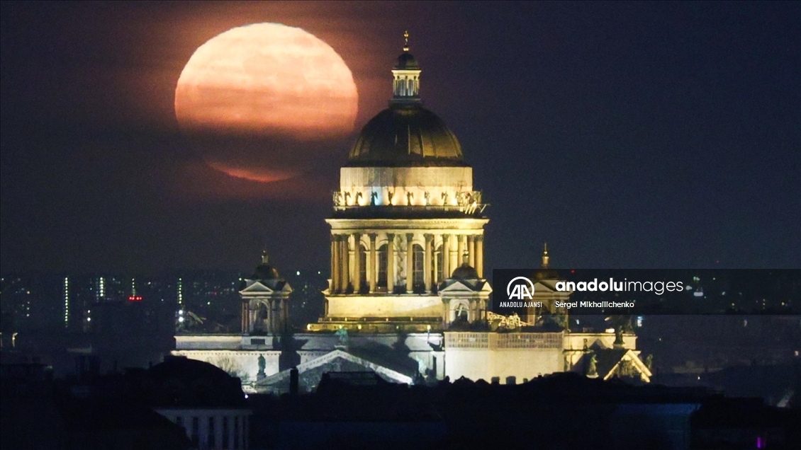 Saint Petersburg'da Dolunay