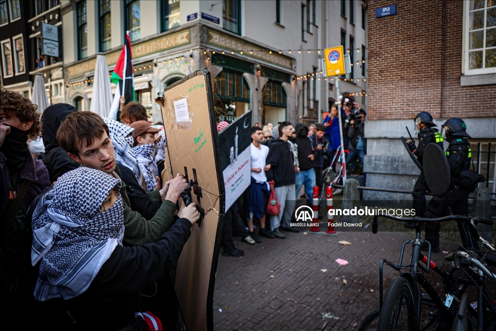 Amsterdam Üniversitesi öğrencileri Filistin’e destek için eylem düzenledi