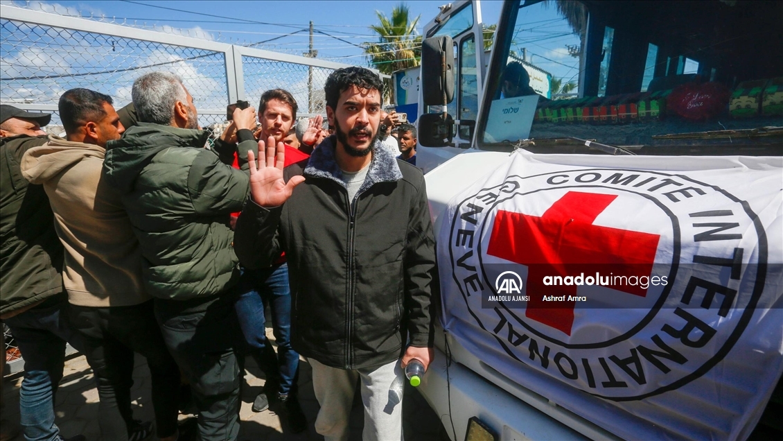 İsrail, Gazze'de alıkoyduğu ve sağlık durumları kötüleşen 9 Filistinliyi salıverdi