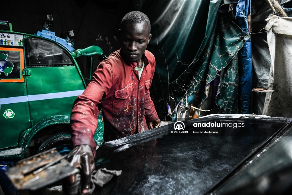 Kenya'da gençler hurdalardan gelecek inşa ediyor