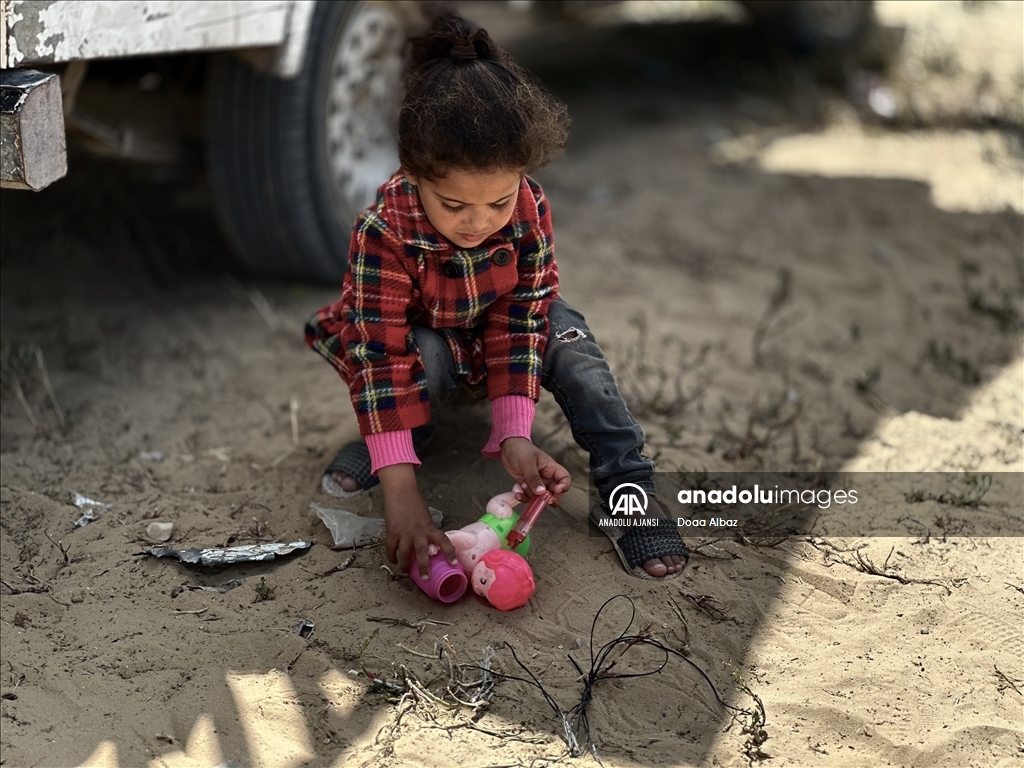 İsrail'in saldırıları sonrası Filistinliler, güvenli bölgelere göç ediyor