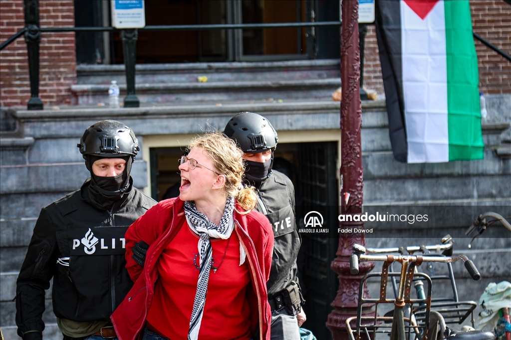 Amsterdam Üniversitesi'nde Filistin yanlısı protesto düzenlendi
