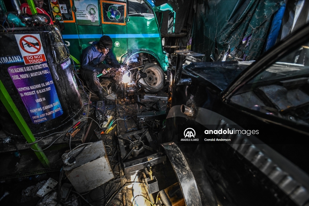 Kenya'da gençler hurdalardan gelecek inşa ediyor