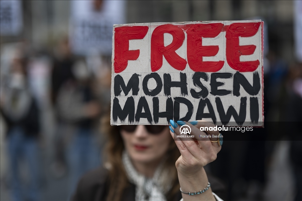 New York'ta Filistin kökenli üniversite öğrencisi Mohsen Mahdawi'nin gözaltına alınması protesto edildi