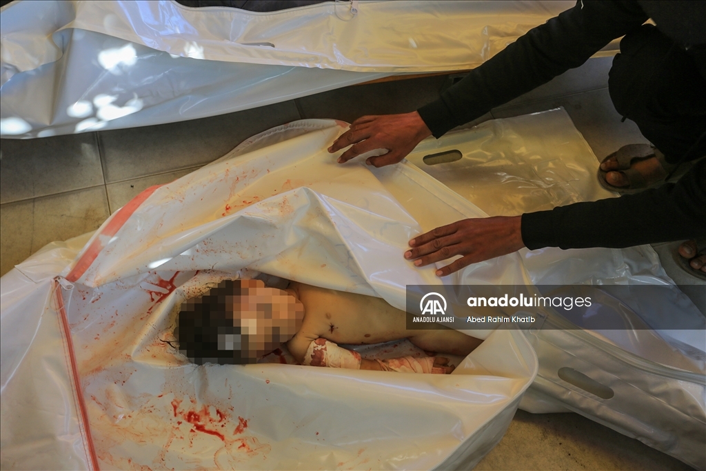 İsrail ordusu yerinden edilmiş Filistinlilerin sığındığı çadırları hedef aldı