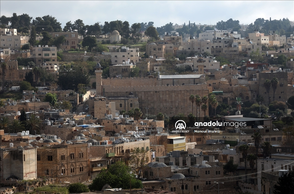 إسرائيل تغلق المسجد الإبراهيمي أمام المصلين وتفتحه للمستوطنين