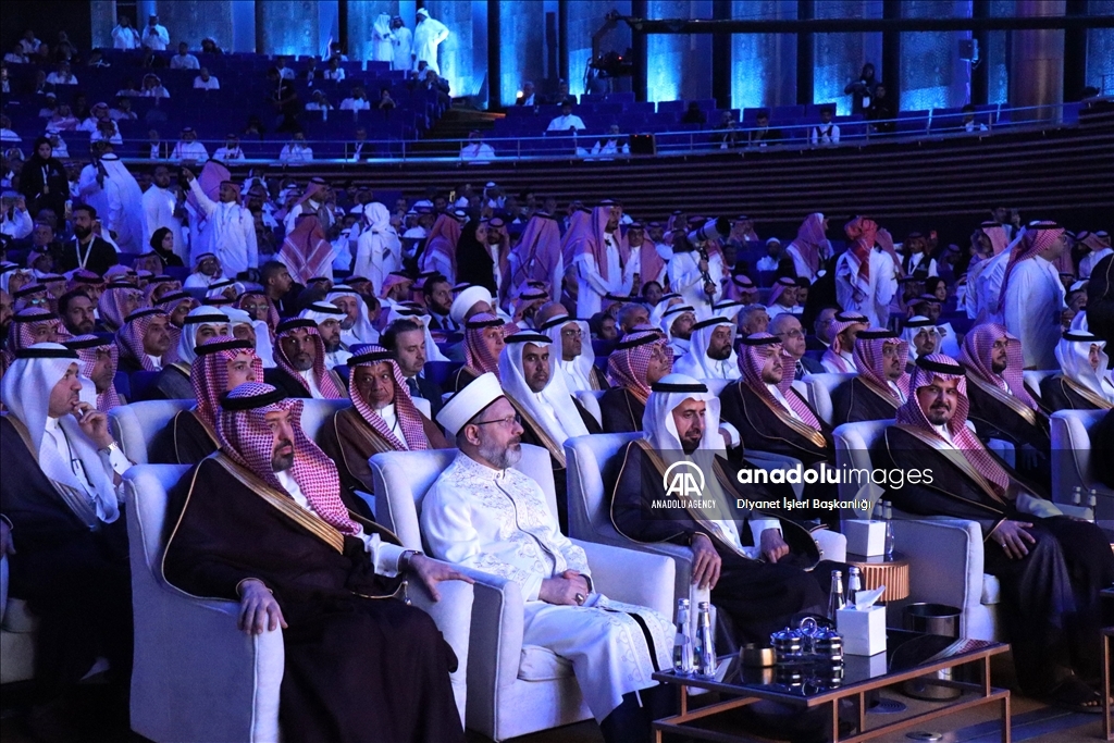 رئيس الشؤون الدينية التركي يلتقي وزير الحج السعودي