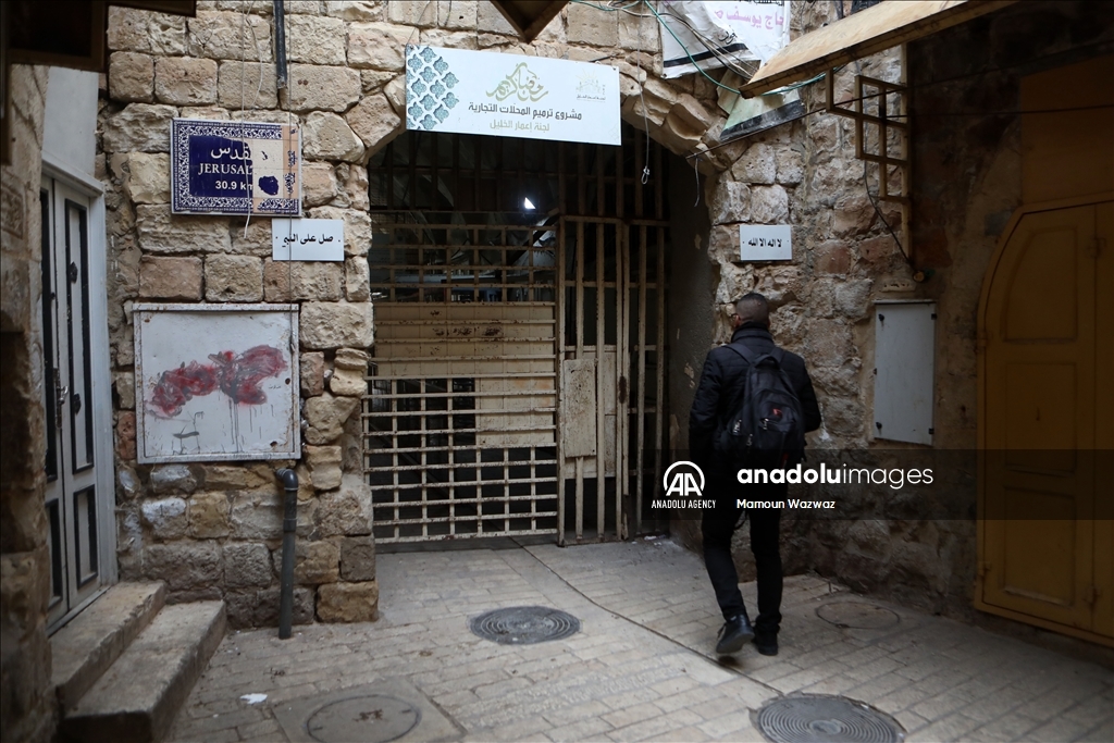 إسرائيل تغلق المسجد الإبراهيمي أمام المصلين وتفتحه للمستوطنين