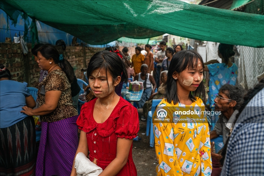 Myanmar, yıkıcı depremin ardından yaralarını sarmaya çalışıyor