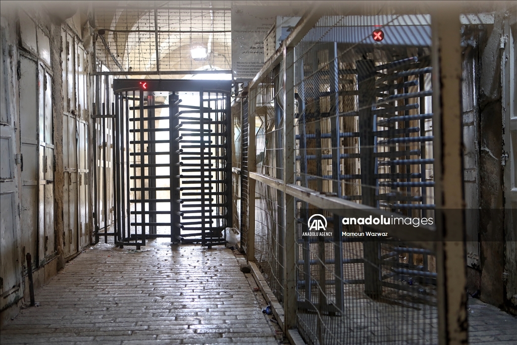 إسرائيل تغلق المسجد الإبراهيمي أمام المصلين وتفتحه للمستوطنين