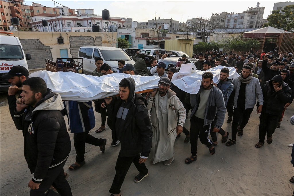 İsrail ordusu yerinden edilmiş Filistinlilerin sığındığı çadırları hedef aldı