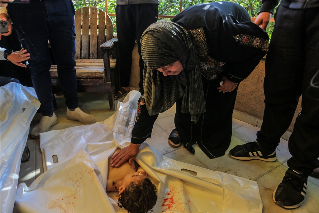 İsrail ordusu yerinden edilmiş Filistinlilerin sığındığı çadırları hedef aldı