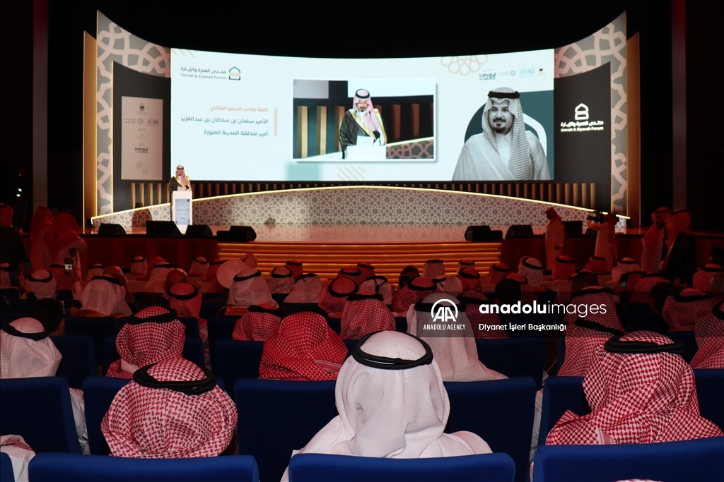 رئيس الشؤون الدينية التركي يلتقي وزير الحج السعودي
