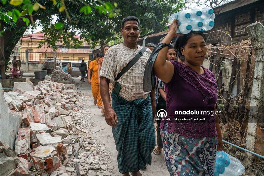 Myanmar, yıkıcı depremin ardından yaralarını sarmaya çalışıyor