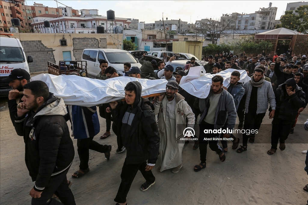 İsrail ordusu yerinden edilmiş Filistinlilerin sığındığı çadırları hedef aldı