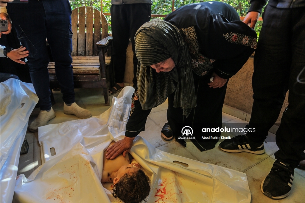 İsrail ordusu yerinden edilmiş Filistinlilerin sığındığı çadırları hedef aldı