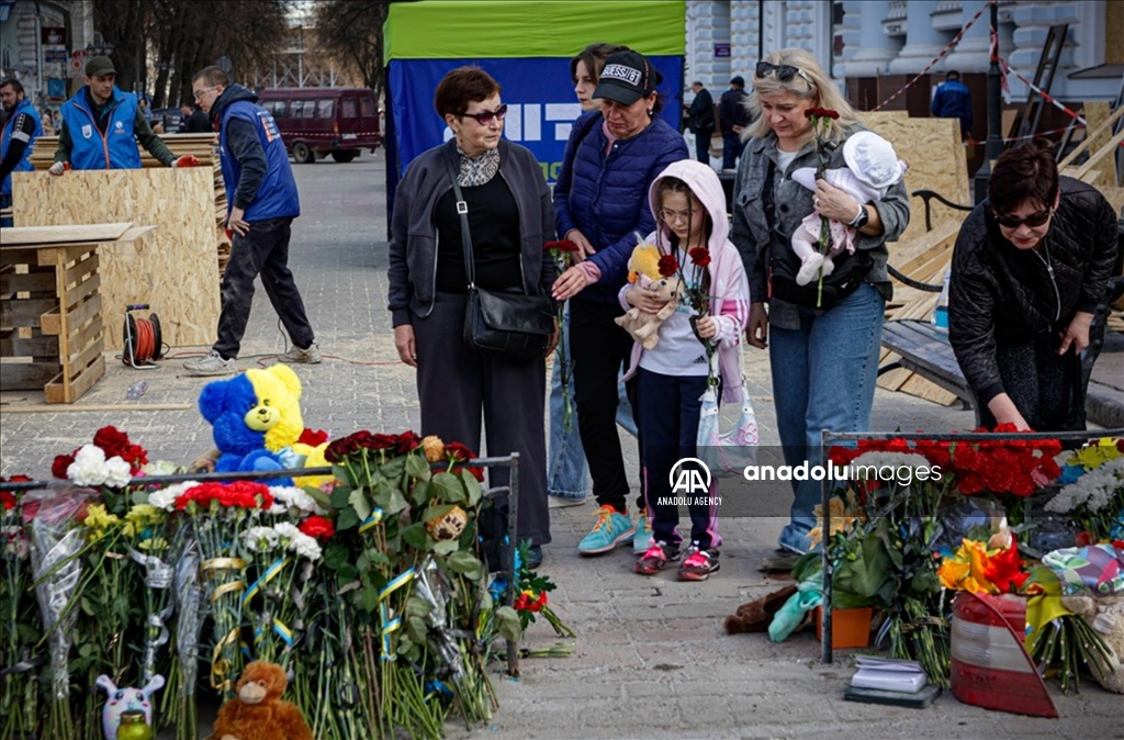 Warga Ukraina berduka pasca serangan Rusia di kota Sumy