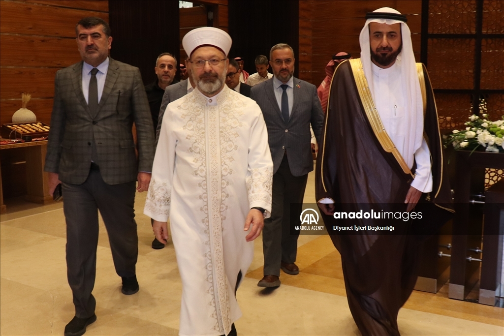 رئيس الشؤون الدينية التركي يلتقي وزير الحج السعودي