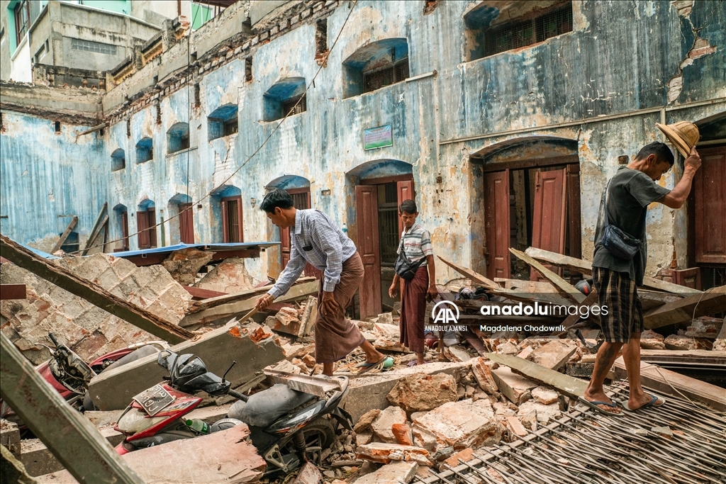 Myanmar, yıkıcı depremin ardından yaralarını sarmaya çalışıyor