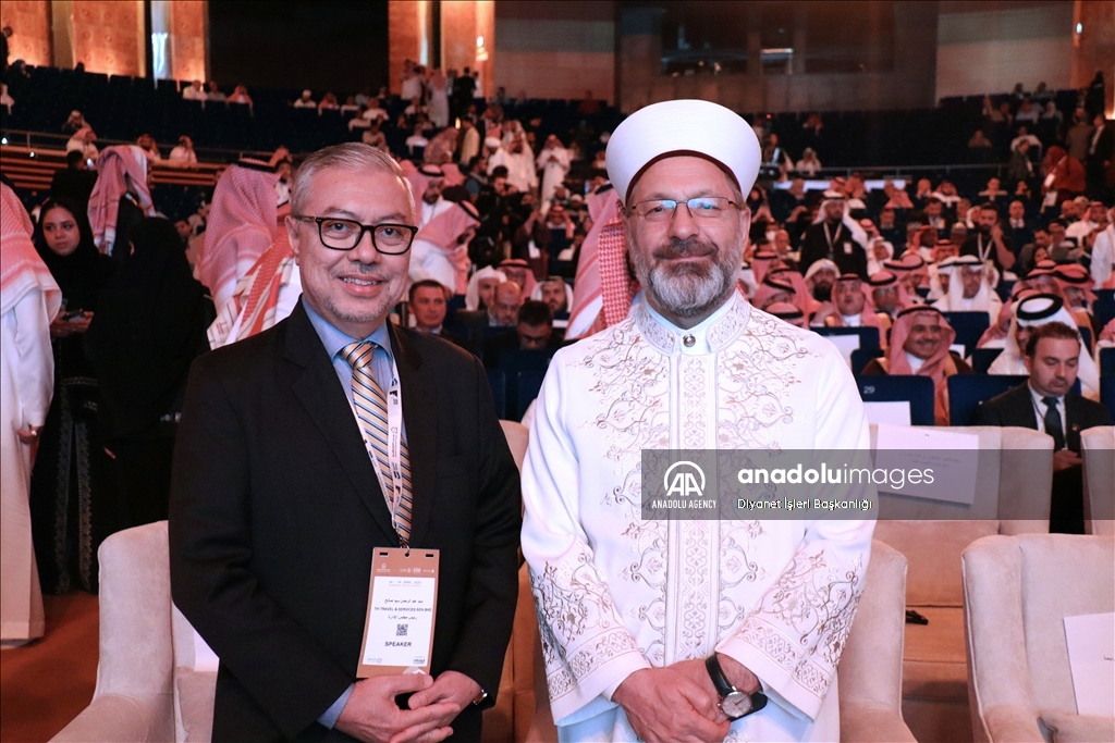 رئيس الشؤون الدينية التركي يلتقي وزير الحج السعودي