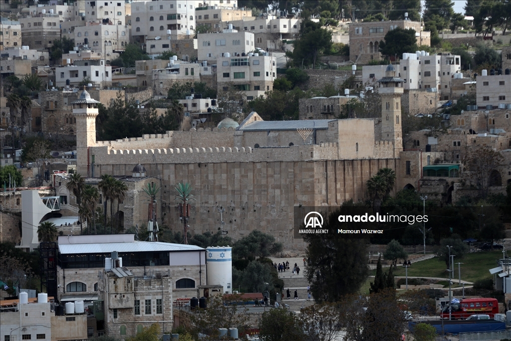 إسرائيل تغلق المسجد الإبراهيمي أمام المصلين وتفتحه للمستوطنين