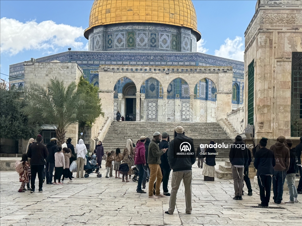 مستوطنون إسرائيليون يقتحمون الأقصى بثالث أيام الفصح اليهودي