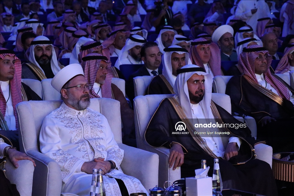 رئيس الشؤون الدينية التركي يلتقي وزير الحج السعودي