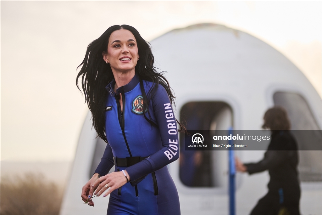 Blue Origin успешно выполнила суборбитальный полет с полностью женским экипажем