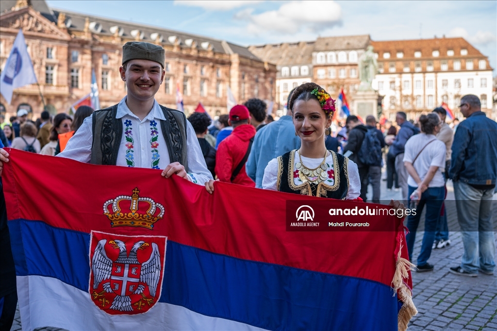 80 Serbian students cycled to Strasbourg to denounce corruption in Serbia