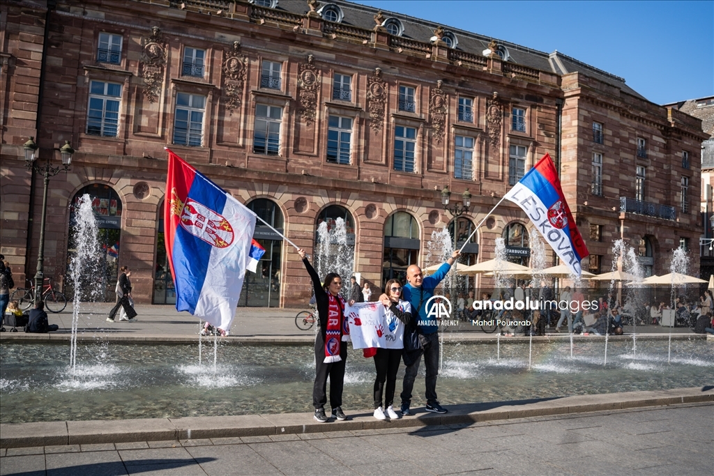 80 Serbian students cycled to Strasbourg to denounce corruption in Serbia