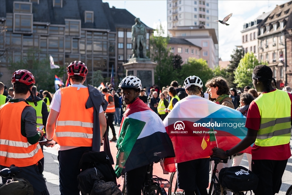 80 Serbian students cycled to Strasbourg to denounce corruption in Serbia