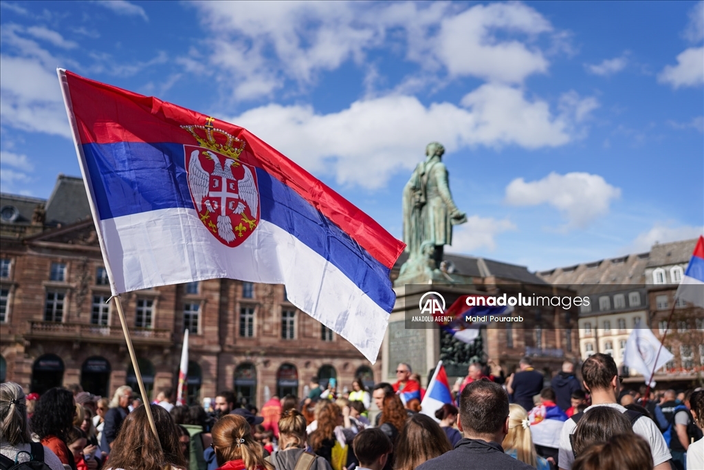 80 Serbian students cycled to Strasbourg to denounce corruption in Serbia