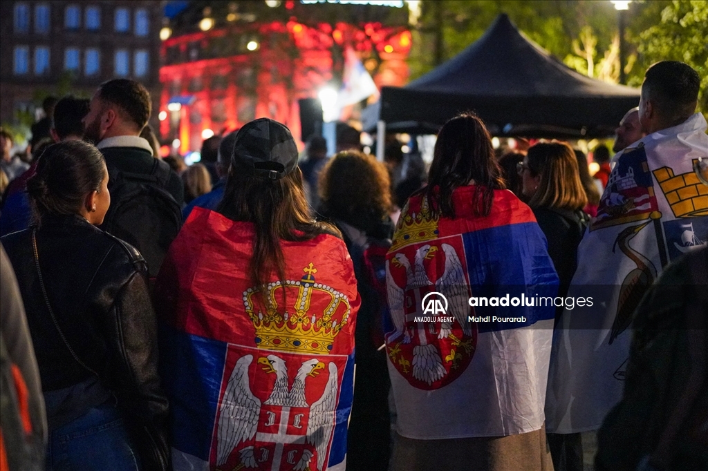 80 Serbian students cycled to Strasbourg to denounce corruption in Serbia