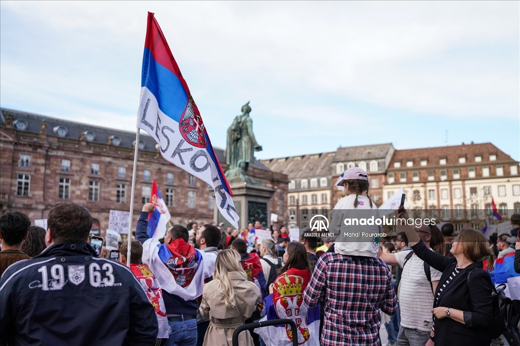 80 Serbian students cycled to Strasbourg to denounce corruption in Serbia