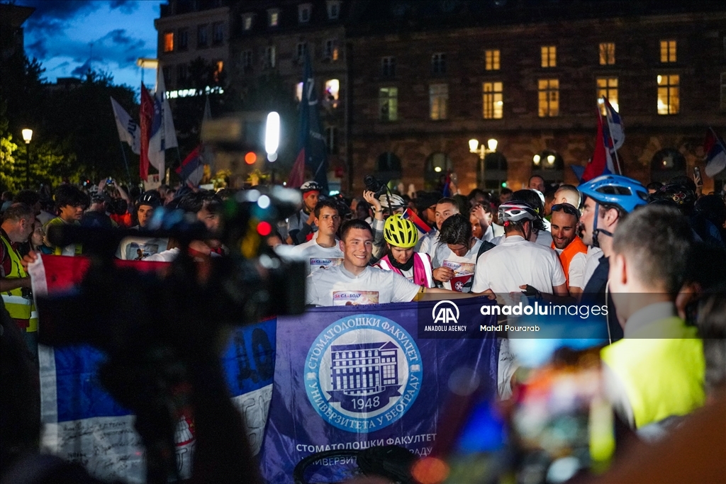 80 Serbian students cycled to Strasbourg to denounce corruption in Serbia