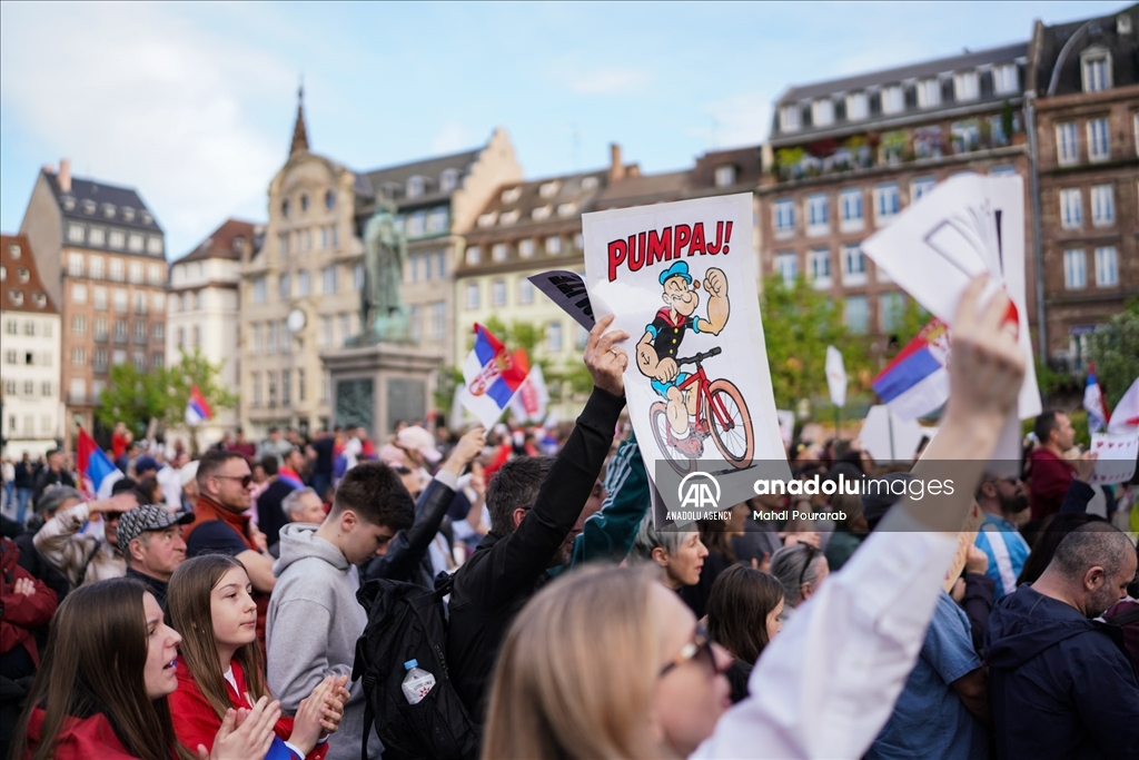 80 Serbian students cycled to Strasbourg to denounce corruption in Serbia