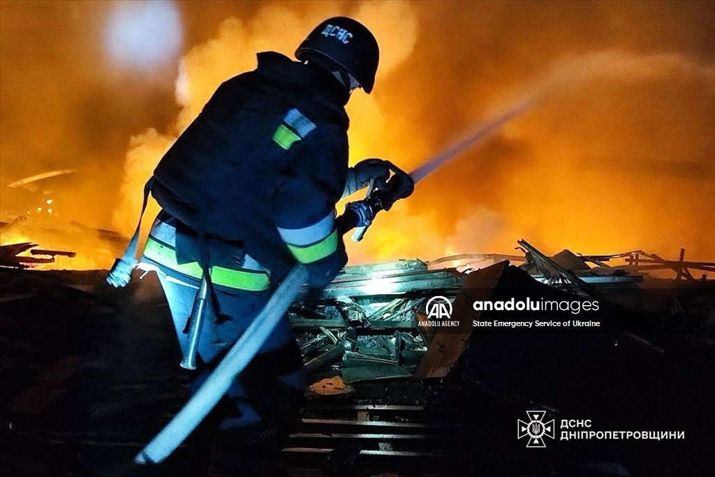 Russia hits Ukraine's Dnipro