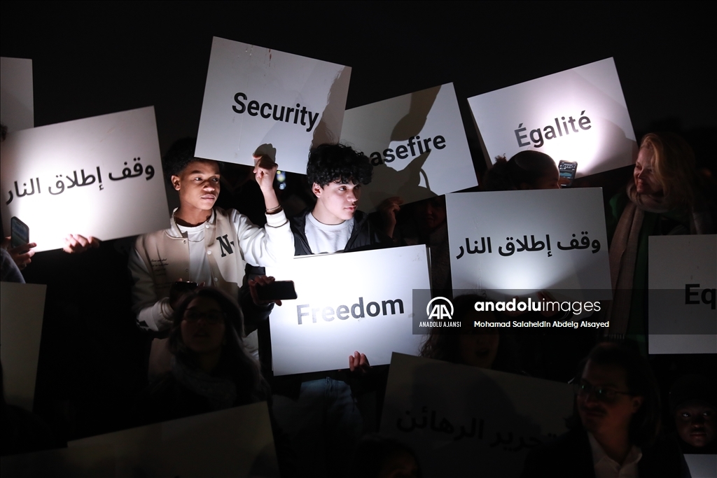 Eyfel Kulesi, Gazze için “Barış” mesajıyla aydınlatıldı