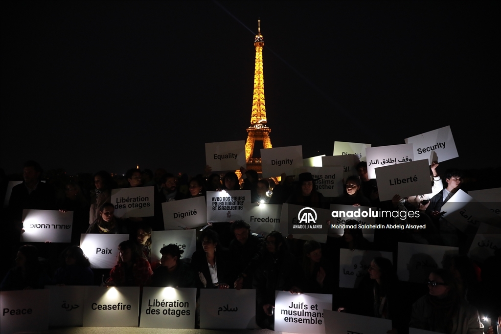 Eyfel Kulesi, Gazze için “Barış” mesajıyla aydınlatıldı